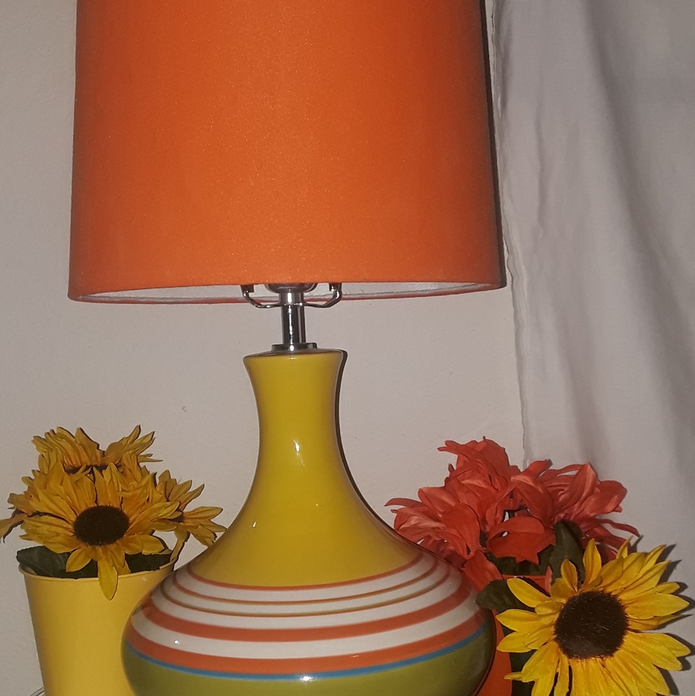 Lamp and throw